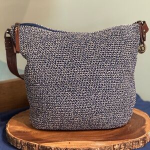 THE SAK Crochet Shoulder Bag | Navy & Oatmeal | Brown Leather Trim
